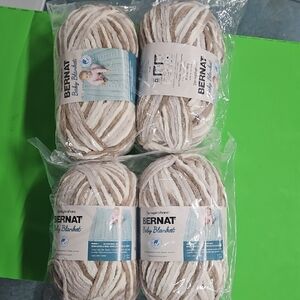 880 Yards Bernat Baby Blanket Yarn 4 SKEINS W/ Free Pattern